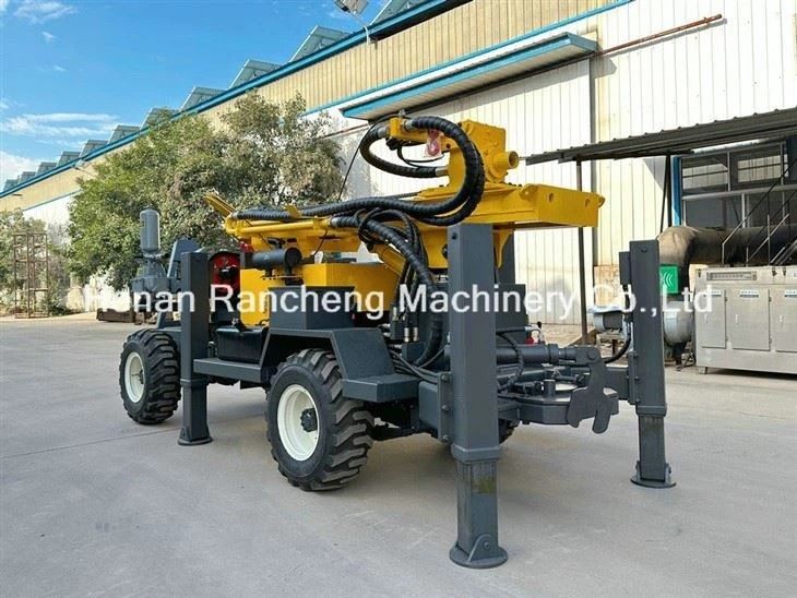 Alta efficienza quattro ruote di rimorchio montato foratura per buche 220m profondità potente 65KW motore