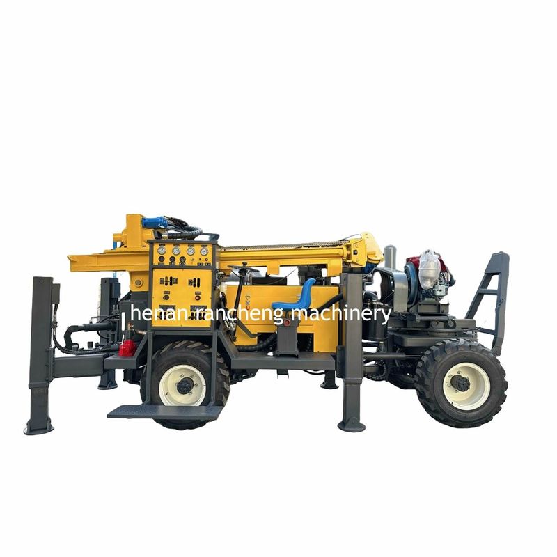 Alta efficienza quattro ruote di rimorchio montato foratura per buche 220m profondità potente 65KW motore