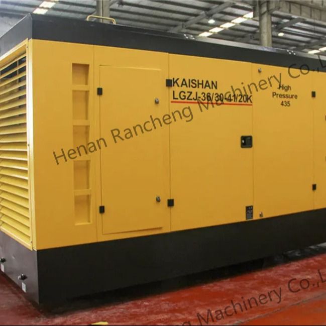 Compressore d'aria a vite mobile da 30 bar con motore Cummins da 550 CV per pozzi profondi