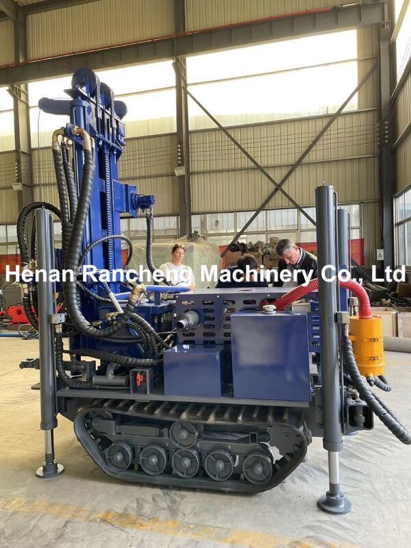 Perforazione di pozzi d'acqua a 180 m di profondità 77,3 kW Motore Crawler Perforazione di pozzi d'acqua