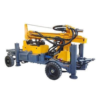 Macchina per la perforazione di pozzi d'acqua montata su ruota 260m profondità Motore diesel da 70KW