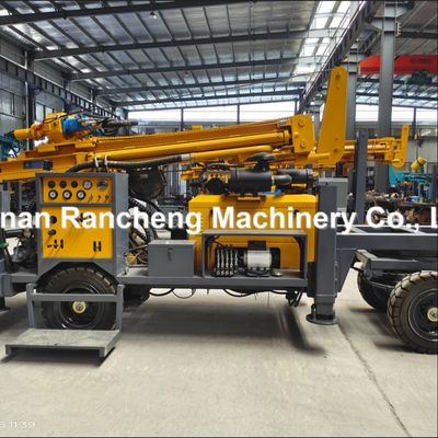 220m 65KW Quanchai motore ruota montata per l'acqua pozzo di trivellazione rig con 13T forza di sollevamento