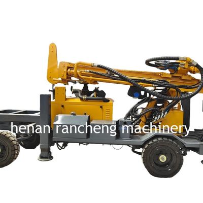 Rig per la perforazione di pozzi idrici a 220 m montato su ruote con gambe idrauliche alte 1,4 m