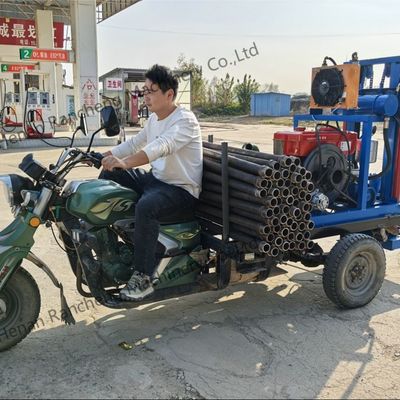 Piccolo triciclo idraulico portatile per la trivellazione di pozzi idrici